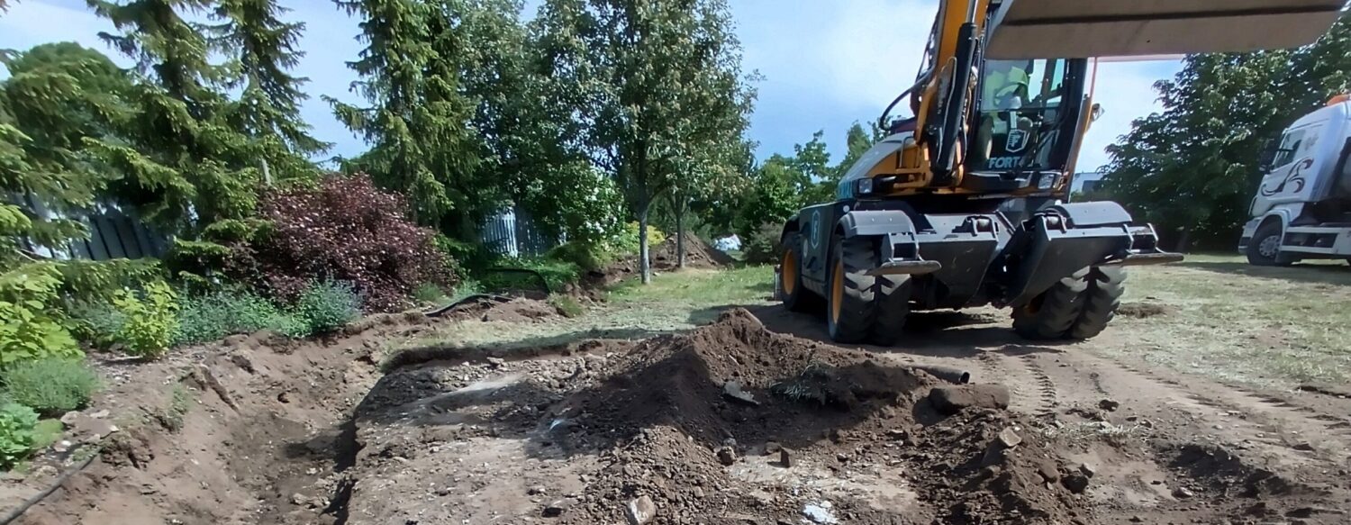 kaevetööd Tallinnas miniekskavaatoriga drenaaži kaevamine hoovis