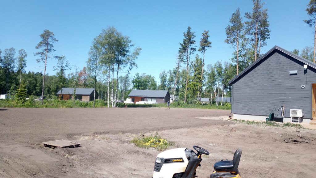 Muru rajamine Tallinnas – pinnase planeerimine enne muruseemne külvamist