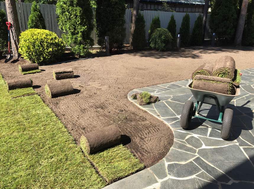 rullmuru paigaldamine ettevalmistatud pinnasele Tallinnas